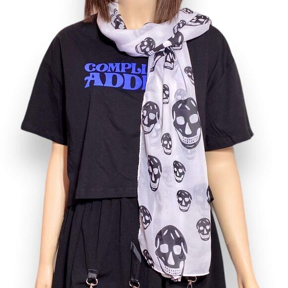 Black Short Sleeve Graphic "Compliment Addict' Crop Top Dolls Kill NEW - Picture 4 of 4